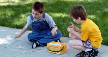 Stire din Sănătate : Sâmbătă are loc marșul albastru al persoanelor cu autism