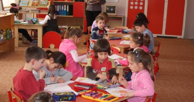 Stire din Social : Preșcolari plini de râie. Igiena precară este de vină