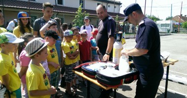Copiii  de la Fundația "Giovanni Bosco", vizitați de pompierii constănțeni - 7