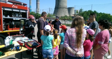 Stire din Eveniment : Copiii  de la Fundația "Giovanni Bosco", vizitați de pompierii constănțeni