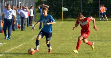 Stire din Sport : Copiii și juniorii legitimați la cluburi de fotbal își vor relua pregătirea