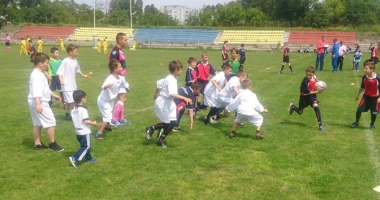 Copiii și balonul oval. Sâmbătă, Cupa 1 Iunie la mini-rugby - 2