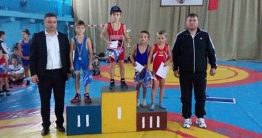 Stire din Sport : Copiii de la CSS Mangalia se pregătesc de prima etapă a CN de lupte libere