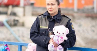 GALERIE FOTO. Copiii refugiaţi, întâmpinaţi cu jucării, la Isaccea. Cum putem contribui la campania Valurile Speranţei - 5