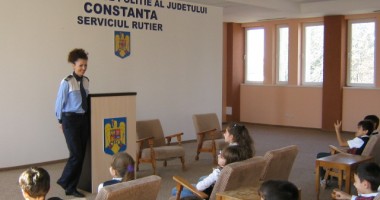 Copiii de la Școala nr. 8 în vizită la Poliția Rutieră/ Galerie foto - 3