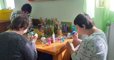 Stire din Cultură-Educație : Copiii din centrele de plasament fac expoziție de Paști