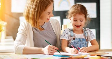 Stire din Cultură-Educație : „Copiii învaţă ceea ce trăiesc!”. Webinar pentru părinţi şi bunici