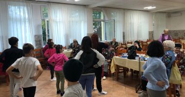 Stire din Social : Cursuri de dans, în cadrul proiectului "Bunicii și nepoții"