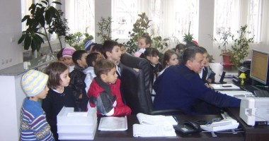 Stire din Eveniment : Copiii de la Școala 19, în vizită la Poliția Rutieră