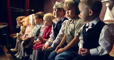 Stire din Cultură-Educație : "Când îngerii mergeau  la școală", teatru în premieră