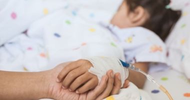 Stire din Eveniment : Trei frați au ajuns la spital, după ce mama lor a stropit în cameră cu insecticid împotriva puricilor