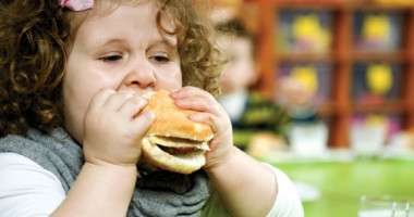 Stire din Diverse : ATENȚIE PĂRINȚI! Obezitatea infantilă poate duce la boli grave