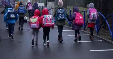 Stire din Cultură-Educație : Elevii intră în vacanță vineri. Cursurile se reiau pe 8 ianuarie