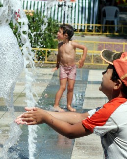 Stire din Social : Astăzi,  revin soarele  și canicula  pe litoral