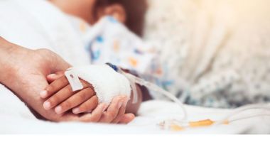 Copil mort după ce mama a refuzat tratamentul prescris de medic