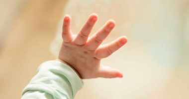 O fată de 14 ani a adus pe lume un bebeluş, deşi nega că este însărcinată