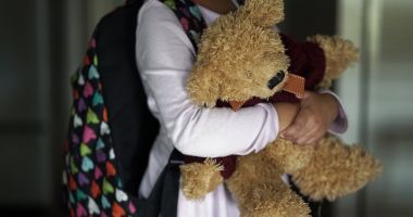 Stire din Social : Peste 90.000 de apeluri înregistrate la 119, numărul unic pentru copii abuzați, neglijați, exploatați