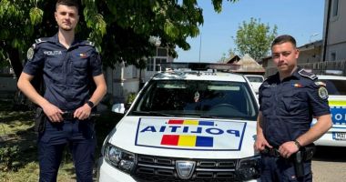 Stire din Eveniment : Polițiștii au salvat un copil de doi ani, amenințat cu moartea de mama sa