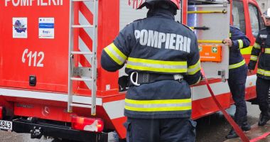 Stire din Eveniment : Băiețel de 10 ani, ars pe faţă, mâini şi picioare după ce casa i-a luat foc. Copilul a reușit să se salveze din flăcări