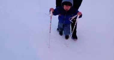 Stire din Social : Adam-Mihail, 3 ani, luptă pentru primii pași. Familia are nevoie de sprijin