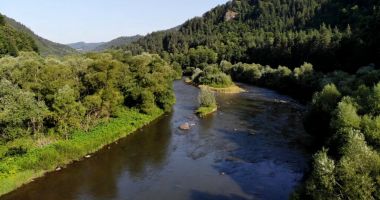 Stire din Eveniment : Copil de un an, scos inconștient din apele râului Mureş. A fost salvat ca prin minune