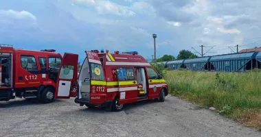Stire din Eveniment : Tragedie cutremurătoare. Un copil a ajuns la spital cu arsuri pe tot corpul după ce a urcat pe un vagon de tren