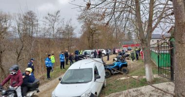 Stire din Eveniment : Aryan, copilul de doi ani dispărut în Botoşani, a fost găsit şi va fi transportat la spital