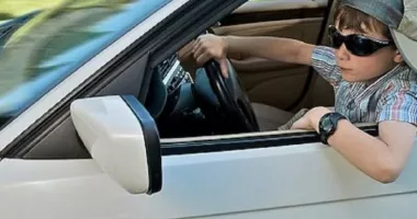 Stire din Eveniment : Urmărire ca-n filme! Un copil de 12 ani a fost prins la volanul unei mașini furate