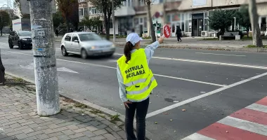 Stire din Eveniment : Accident în pauza de la școală. Elev de 14 ani, lovit pe trecerea de pietoni, la Ovidiu
