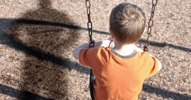 Stire din Eveniment : Copil de patru ani, răpit de doi necunoscuți și găsit după o oră cu tatăl  biologic. Familia este anchetată