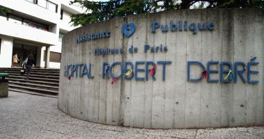 Stire din Actualitate : Copil de 11 ani, între viaţă şi moarte, după ce a vrut să reproducă un video de pe TikTok