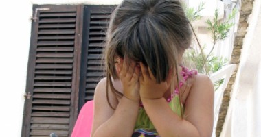 Stire din Social : Copilărie cu dor de părinți