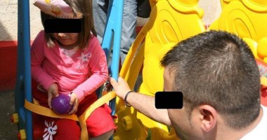 Stire din Actualitate : O fetiță a murit după ce i s-a făcut rău într-un centru comercial