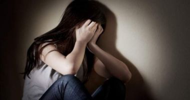 Stire din Eveniment : Caz șocant în România! O copilă de 13 ani a fost violată de 11 bărbați, printre care se aflau și minori