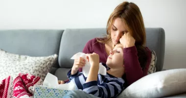 Stire din Actualitate : Ministrul Sănătății a anunțat cine este exceptat de la neplata primei zile de concediu medical