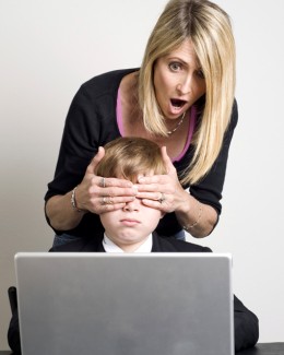 Stire din Diverse : Copiii pot raporta dacă sunt hărțuiți pe Internet