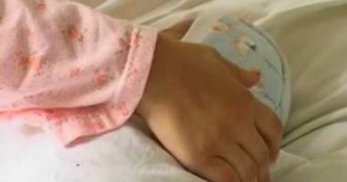 Stire din Social : Copil de un an, de urgenţă la spital, după ce a fost opărit cu supă pe aproape jumătate din corp