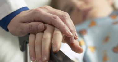 Stire din Social : ESTE FOCAR DE HEPATITA A! 35 DE COPII BOLNAVI, INTERNAȚI