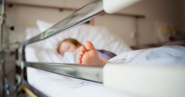 Stire din Social : Fetiță de aproape trei ani, la spital după ce s-a otrăvit la grădiniță!