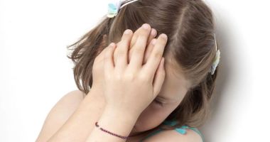 Stire din Social : FETIȚĂ MALTRATATĂ DE MAMĂ ȘI BUNICĂ, LA CONSTANȚA. Ce spune Protecția Copilului