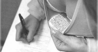 Stire din Cultură-Educație : Educatoare prinsă cu fițuici, la examenul de definitivat din Constanța