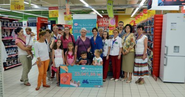 Stire din Economie : Campania "Luna cora". Donație de 23.000 lei pentru Fundația Baylor Marea Neagră