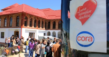 Stire din Social : Magazinele Cora sprijină Crucea Roșie Constanța