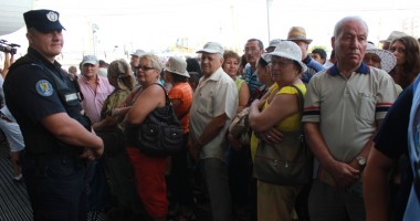 Îmbulzeală mare! S-a deschis centrul comercial Cora Brătianu - 3