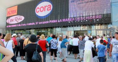 Stire din Social : Îmbulzeală mare! S-a deschis centrul comercial Cora Brătianu