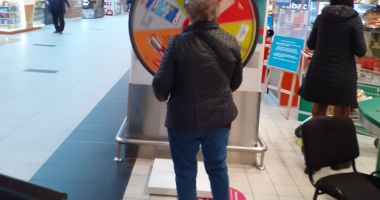 Hai să învârţi roata şi să-ţi iei răsplata! cora te recompensează cu premii surpriză şi cumpărături pentru un an - 2