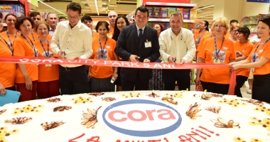 Stire din Social : Hipermarketul "cora City Park" îi surprinde pe clienți, prin extinderea și modernizarea sa