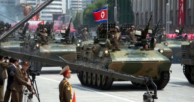 Stire din Actualitate : Paradă militară gigant în Coreea de Nord,  sub privirea lui Kim Jong-un
