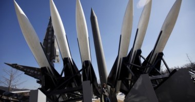 Stire din Actualitate : Coreea de Nord a lansat către mare zece rachete cu rază scurtă de acțiune