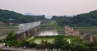 Stire din Actualitate : Coreea de Nord este acuzată că a deversat apă dintr-un baraj din apropierea Coreei de Sud